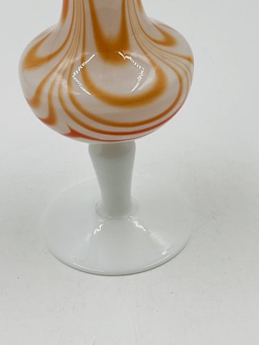 Vase en opaline orange