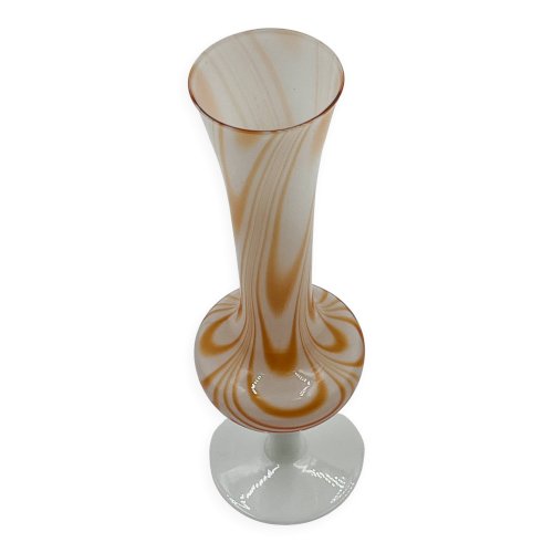 Vase en opaline orange