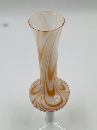 Vase en opaline orange