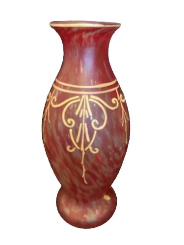 vase en pate de verre rouge  marbrée et décor doré signé leg