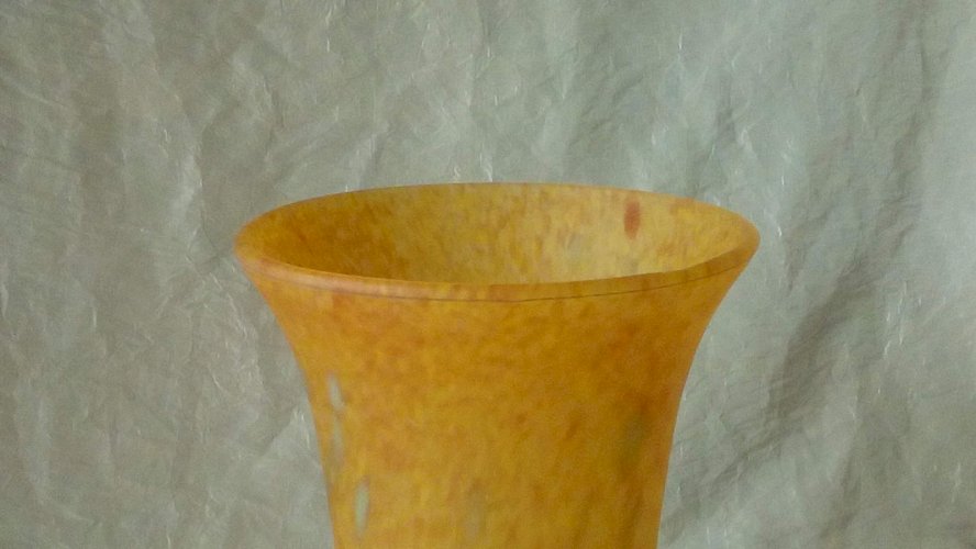VASE EN PATTE DE VERRE EFFET MARBRÉ **
