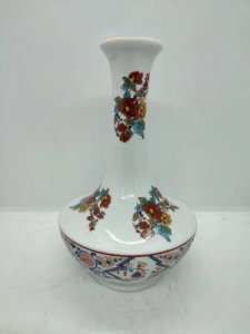 vase en porcelaine asiatique à decor floral en bon etat