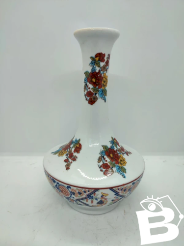 vase en porcelaine asiatique à decor floral en bon etat