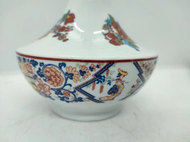vase en porcelaine asiatique à decor floral en bon etat
