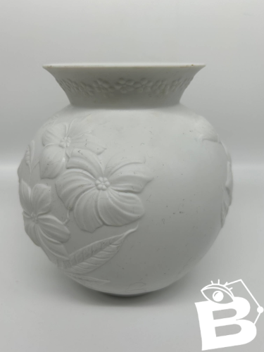 vase en porcelaine biscuit Kaiser
