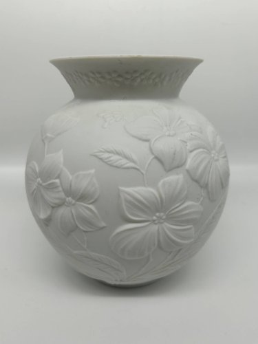 vase en porcelaine biscuit Kaiser