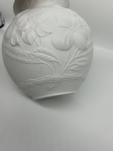 vase en porcelaine biscuit Kaiser