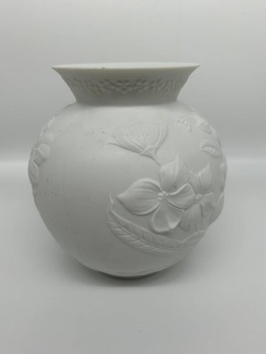 vase en porcelaine biscuit Kaiser