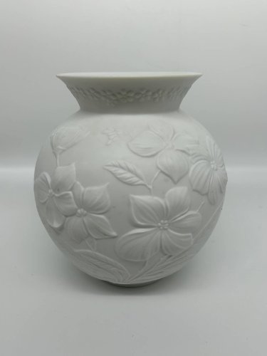 vase en porcelaine biscuit Kaiser