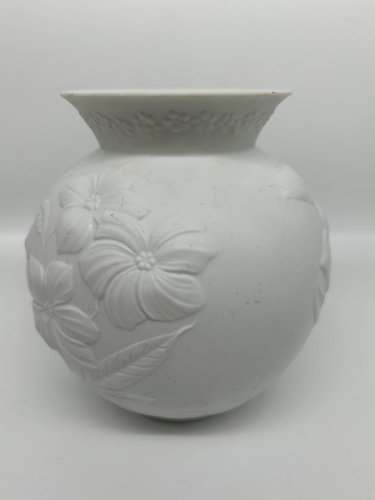 vase en porcelaine biscuit Kaiser