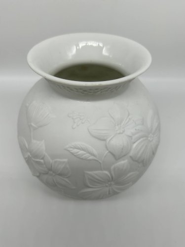 vase en porcelaine biscuit Kaiser