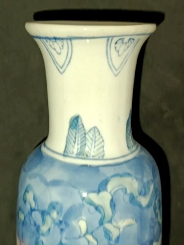 vase en porcelaine chinois à decor floral en bon etat