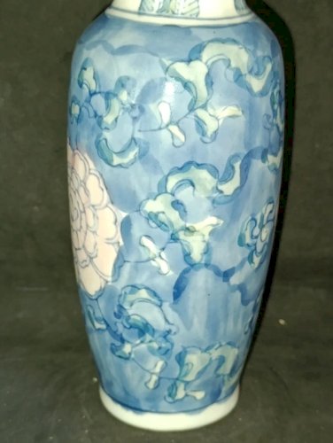 vase en porcelaine chinois à decor floral en bon etat