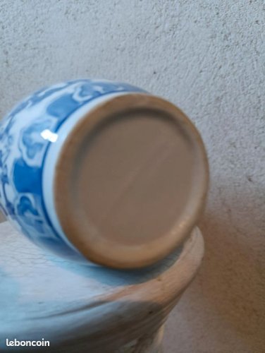 Vase en porcelaine chinoise 20eme siecle a decor de fleur en bon etat