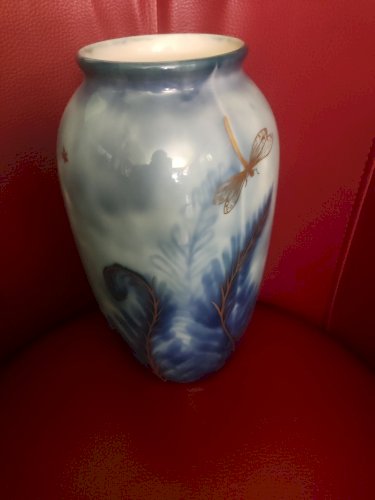 Vase en porcelaine de Limoges signé Camille Tharaud
