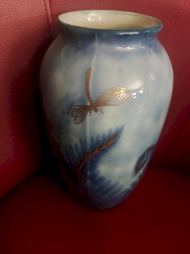 Vase en porcelaine de Limoges signé Camille Tharaud