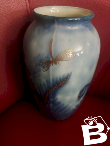 Vase en porcelaine de Limoges signé Camille Tharaud