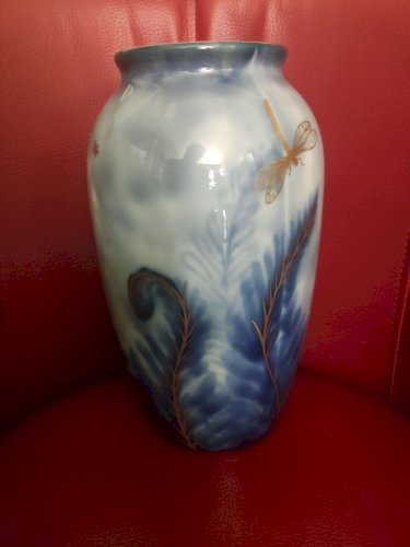 Vase en porcelaine de Limoges signé Camille Tharaud