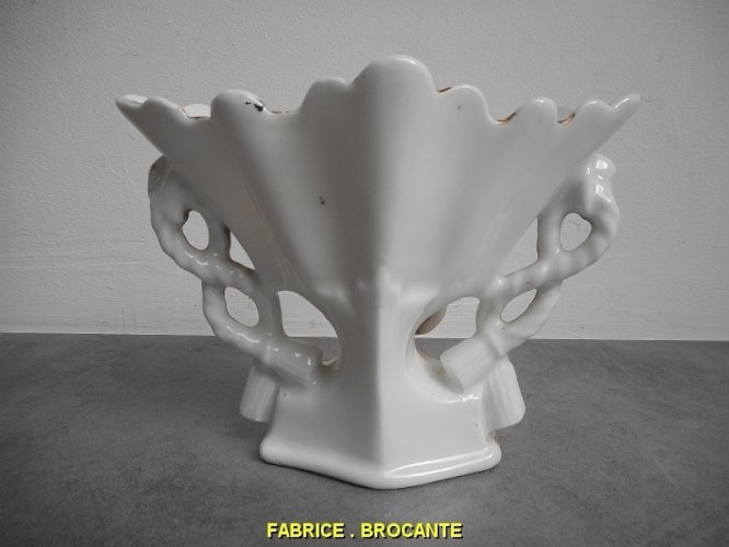 VASE EN PORCELAINE DE PARIS DORE