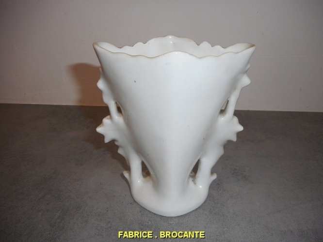 VASE EN PORCELAINE DE PARIS