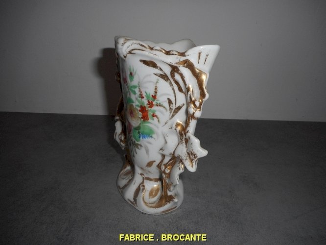 VASE EN PORCELAINE DE PARIS
