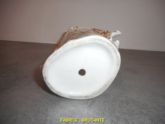 VASE EN PORCELAINE DE PARIS