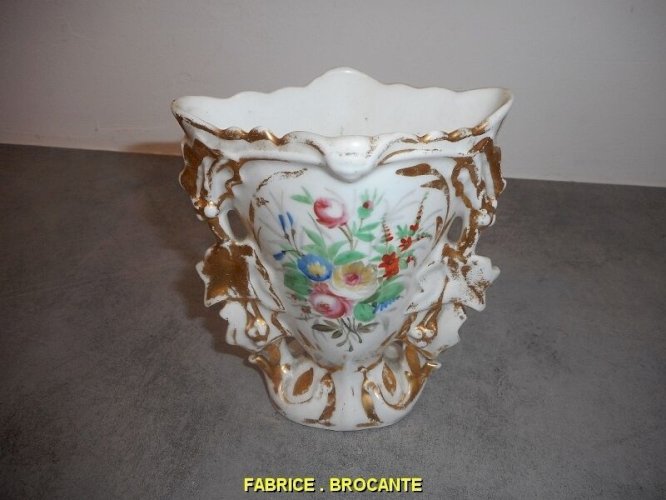 VASE EN PORCELAINE DE PARIS