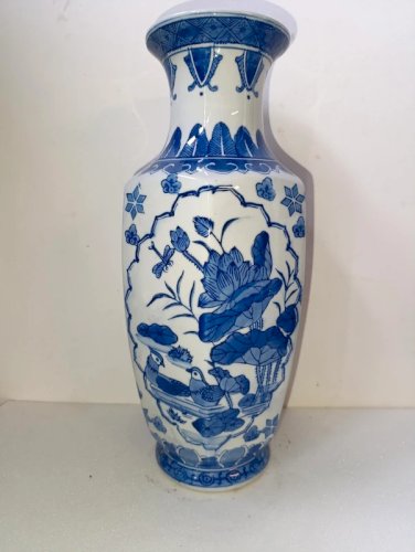 vase en porcelaine dorigine chinoise a decor floral en bon etat