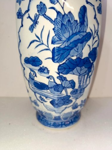 vase en porcelaine dorigine chinoise a decor floral en bon etat