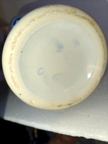 vase en porcelaine dorigine chinoise a decor floral en bon etat