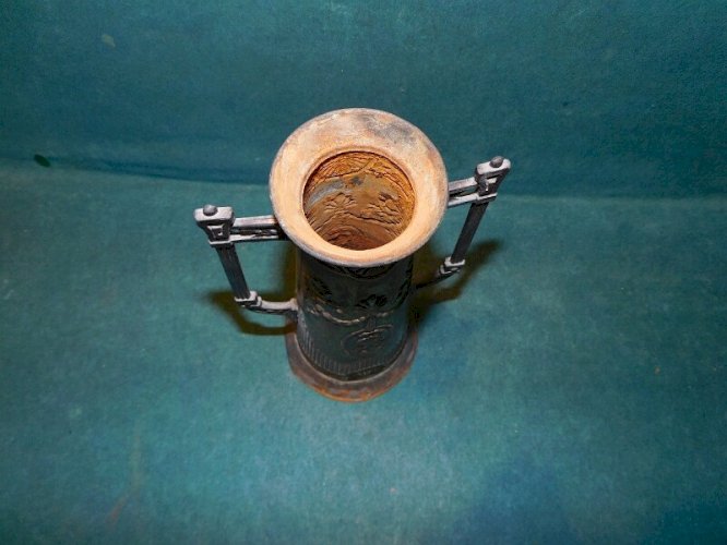 VASE EN TOLE DORE DECOR GREC
