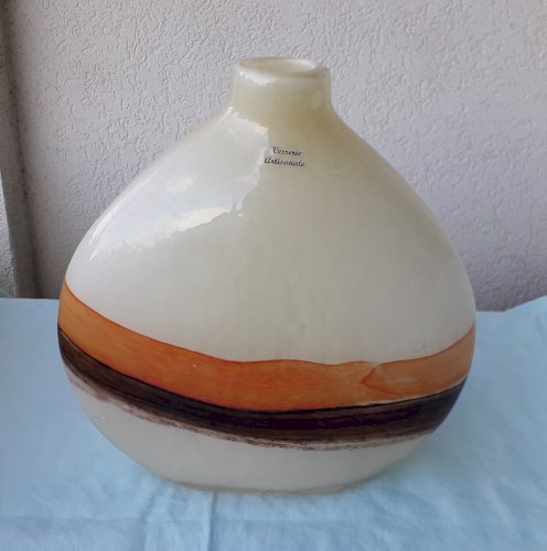 Vase en verre artisanal