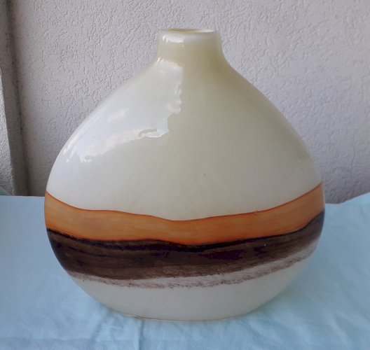 Vase en verre artisanal