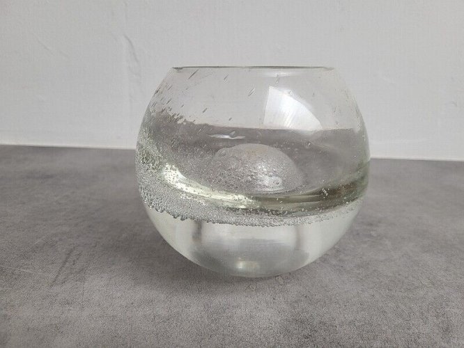 VASE EN VERRE AVEC DES INCRUSTATIONS DE BULLES