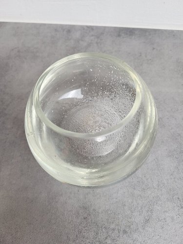 VASE EN VERRE AVEC DES INCRUSTATIONS DE BULLES