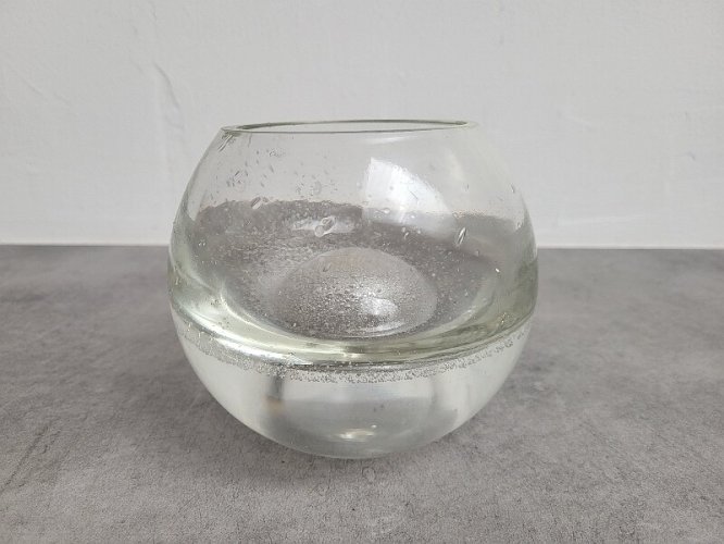 VASE EN VERRE AVEC DES INCRUSTATIONS DE BULLES