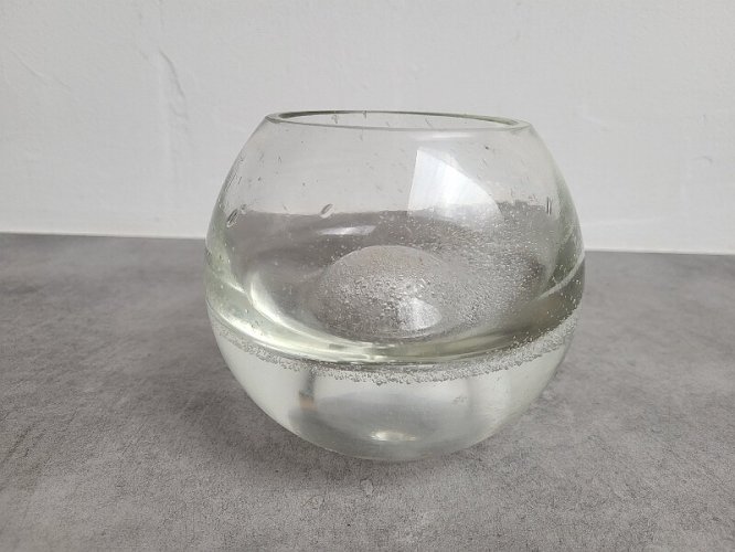 VASE EN VERRE AVEC DES INCRUSTATIONS DE BULLES