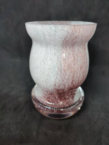 Vase en verre avec incrustation dans le gout de murano en bon etat