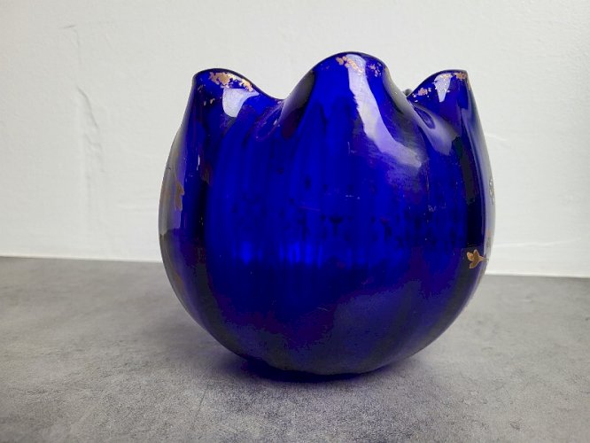 VASE EN VERRE BLEU DECOR EMAILLE