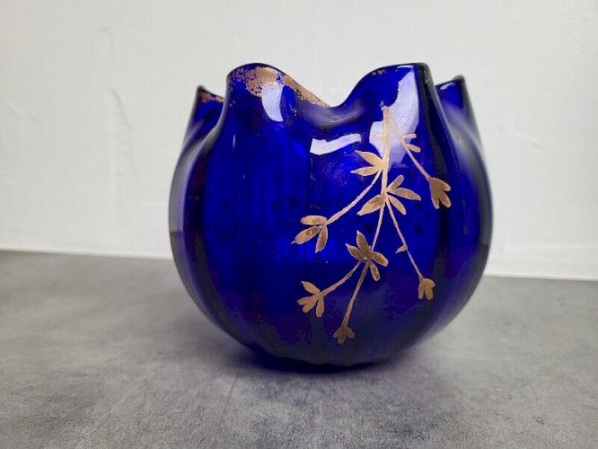VASE EN VERRE BLEU DECOR EMAILLE
