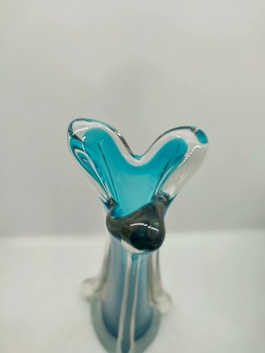 vase en verre de murano avec incrustation bleu en bon etat