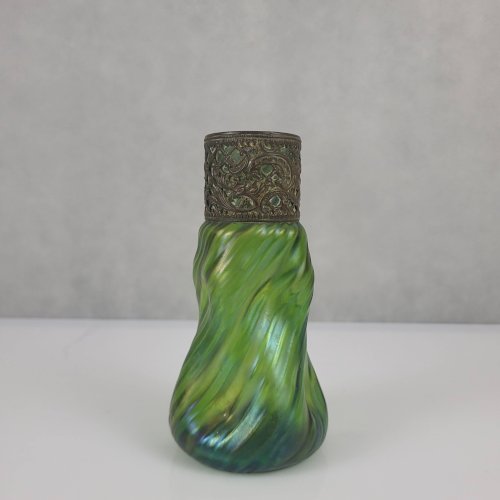 Vase en verre irisé Art Nouveau