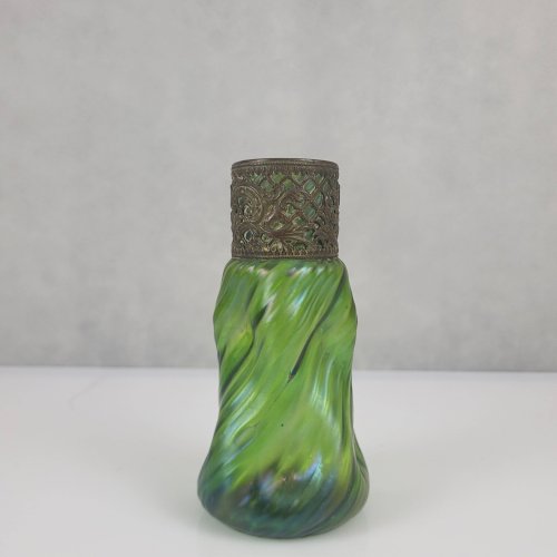 Vase en verre irisé Art Nouveau