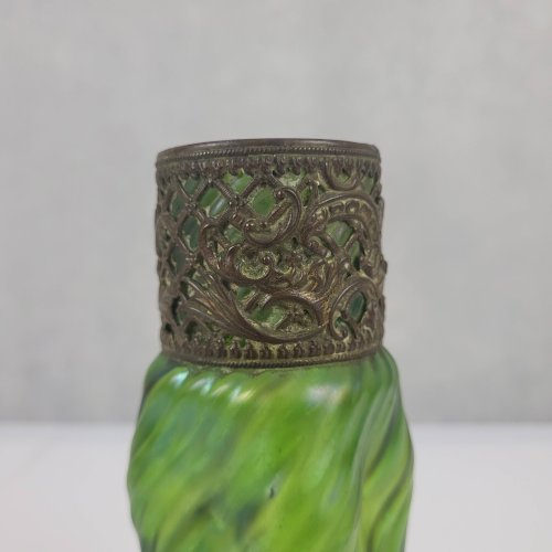 Vase en verre irisé Art Nouveau