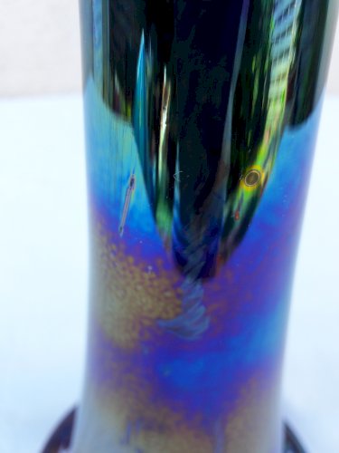 Vase en verre irisé