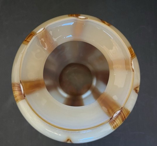 Vase en Verre marron clair à coulures marron foncé vintage décoration artisanat