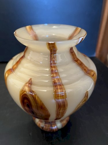 Vase en Verre marron clair à coulures marron foncé vintage décoration artisanat