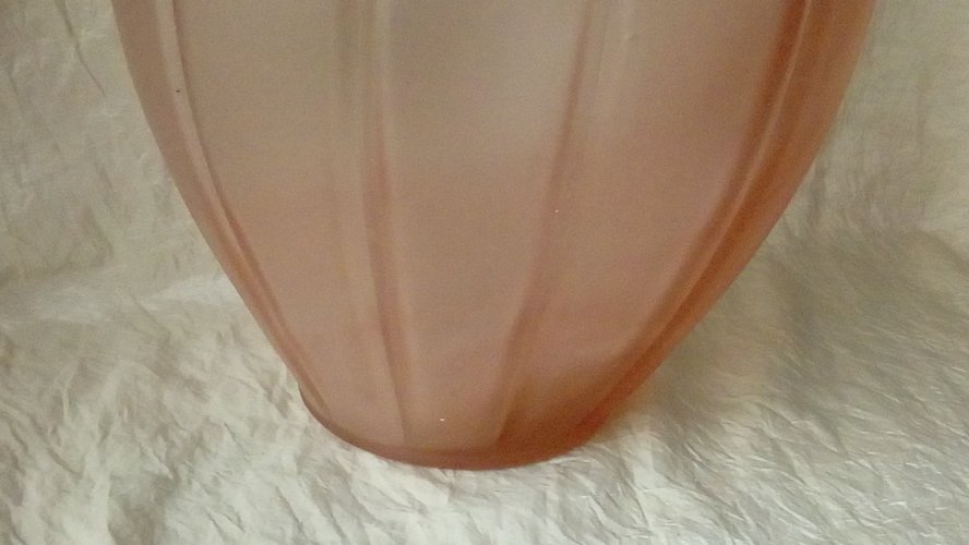 VASE EN VERRE MOULE PRESSE ART DECO GRAND MODELE 31 cm*