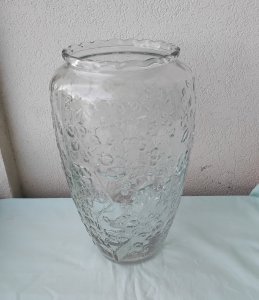 Vase en verre moulé pressé