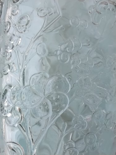 Vase en verre moulé pressé